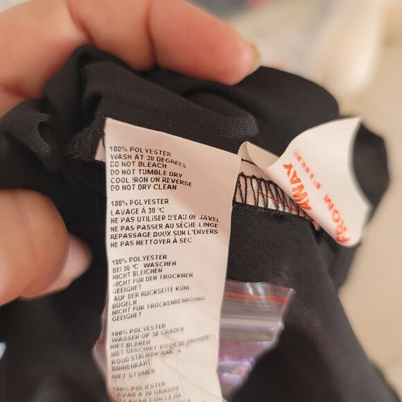 Boohoo- NWT- Black- puff sleeve blouse- size 8 - Picture 7 of 7